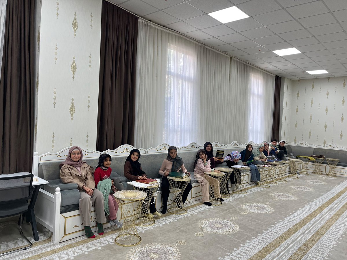 GSB_OzalpGM's tweet photo. Gönüllerimizi Kur'an’ın nuruyla aydınlatmaya kaldığımız yerden devam ediyoruz! ✨ Dini değerler atölyemizde hafta sonu derslerimiz yeniden başlıyor. https://t.co/v9tT4EOzxr