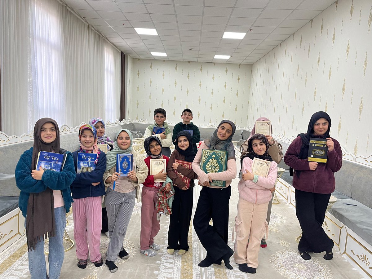 GSB_OzalpGM's tweet photo. Gönüllerimizi Kur'an’ın nuruyla aydınlatmaya kaldığımız yerden devam ediyoruz! ✨ Dini değerler atölyemizde hafta sonu derslerimiz yeniden başlıyor. https://t.co/v9tT4EOzxr