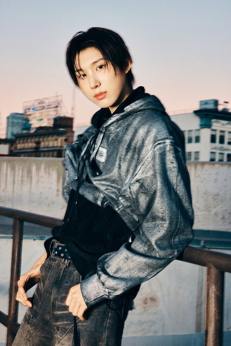 kickflip_jype's tweet photo. Kick Off The Wall MV Photo💛🏙️ #Juwang

KickFlip The 5th Mini Album "KICK OFF THE WALL Pt. 1"
2026.10.06 6PM (KST) Release!

Pre-save &amp; Pre-add : https://t.co/I7T5LNBRJF 

#KickFlip #킥플립
#KICKOFFTHEWALL_Pt1 
#KickOffTheWall #주왕 https://t.co/SlQhPYtqZr