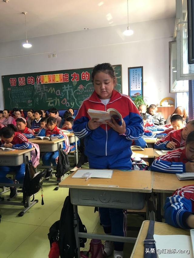 Hendryqj7's tweet photo. Hoy en clase, el profesor preguntó "quién puede usar 'café' en una oración" Un compaero respondió: "Yo, por favor, dos café y un pastel para llevar"， https://t.co/RMGoOPooiC