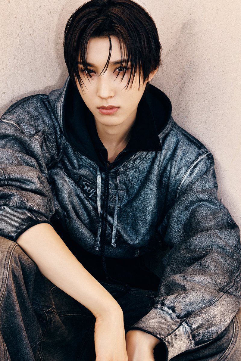 kickflip_jype's tweet photo. Kick Off The Wall MV Photo💛🏙️ #Juwang

KickFlip The 5th Mini Album "KICK OFF THE WALL Pt. 1"
2026.10.06 6PM (KST) Release!

Pre-save &amp; Pre-add : https://t.co/I7T5LNBRJF 

#KickFlip #킥플립
#KICKOFFTHEWALL_Pt1 
#KickOffTheWall #주왕 https://t.co/LOsTOC6ejM