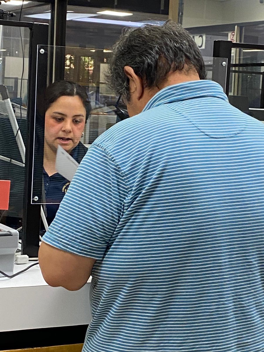 ConsulmexElPaso's tweet photo. Durante la jornada brindamos atención en servicios como pasaporte, matrícula consular, credencial para votar, Registro Civil y orientación en materia de protección consular.

🧵2/2 https://t.co/LHqkX4pYnL