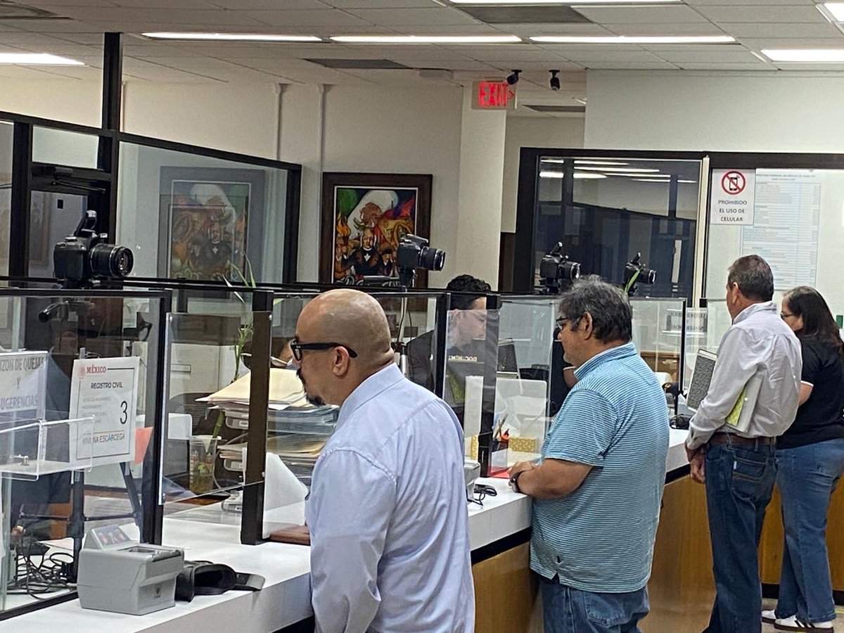 ConsulmexElPaso's tweet photo. Durante la jornada brindamos atención en servicios como pasaporte, matrícula consular, credencial para votar, Registro Civil y orientación en materia de protección consular.

🧵2/2 https://t.co/LHqkX4pYnL