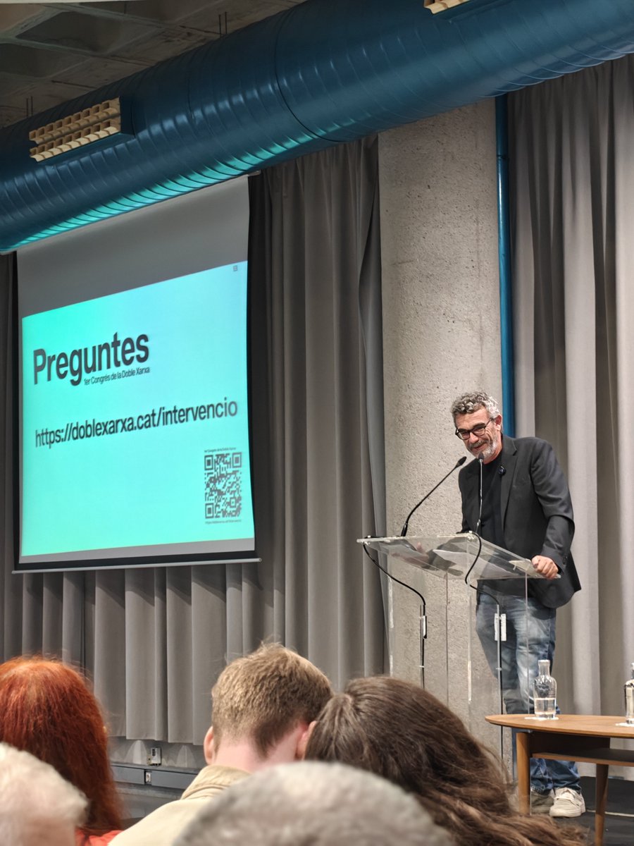 JoanGalve's tweet photo. Al congrés de la #doblexarxa el @SerraSueca explica que el govern també pot ser l'enemic
#congres2x https://t.co/eCdfHhrzJj