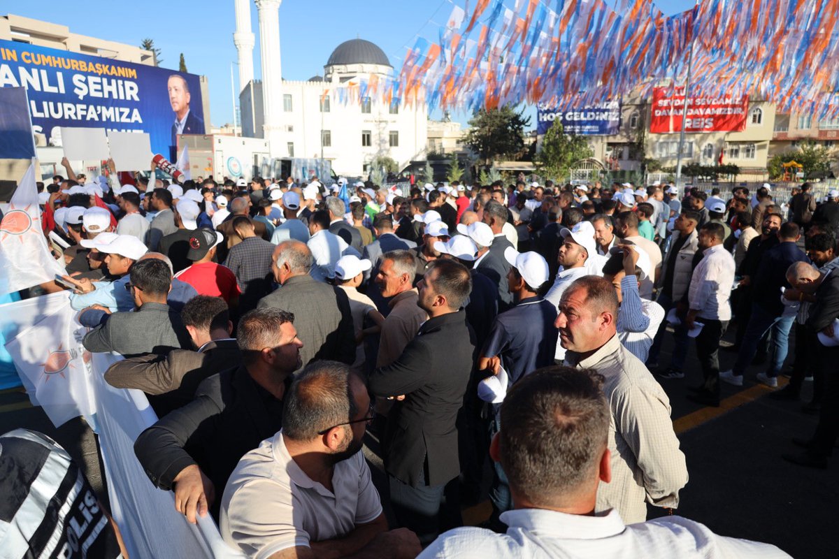 milhamigunbegi's tweet photo. Dünya Lideri, Cumhurbaşkanımız Sayın Recep Tayyip Erdoğan, Yeni İl Başkanlığımızı ziyaret edecek.

Şanlıurfamıza hoşgeldiniz Sayın Cumhurbaşkanım. https://t.co/CVFiY9xYzs