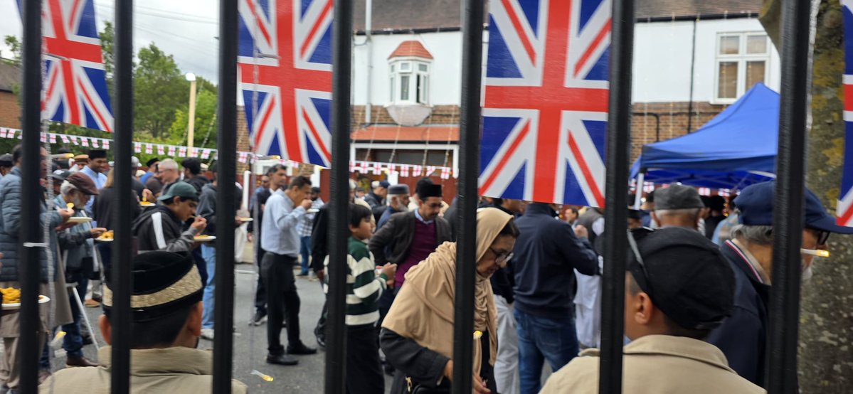 AhmadiyyaUK's tweet photo. A beautiful day of brotherhood and celebration has begun!
#FazlMosque #Londonsfirstmosque https://t.co/1OrQs7MjNB