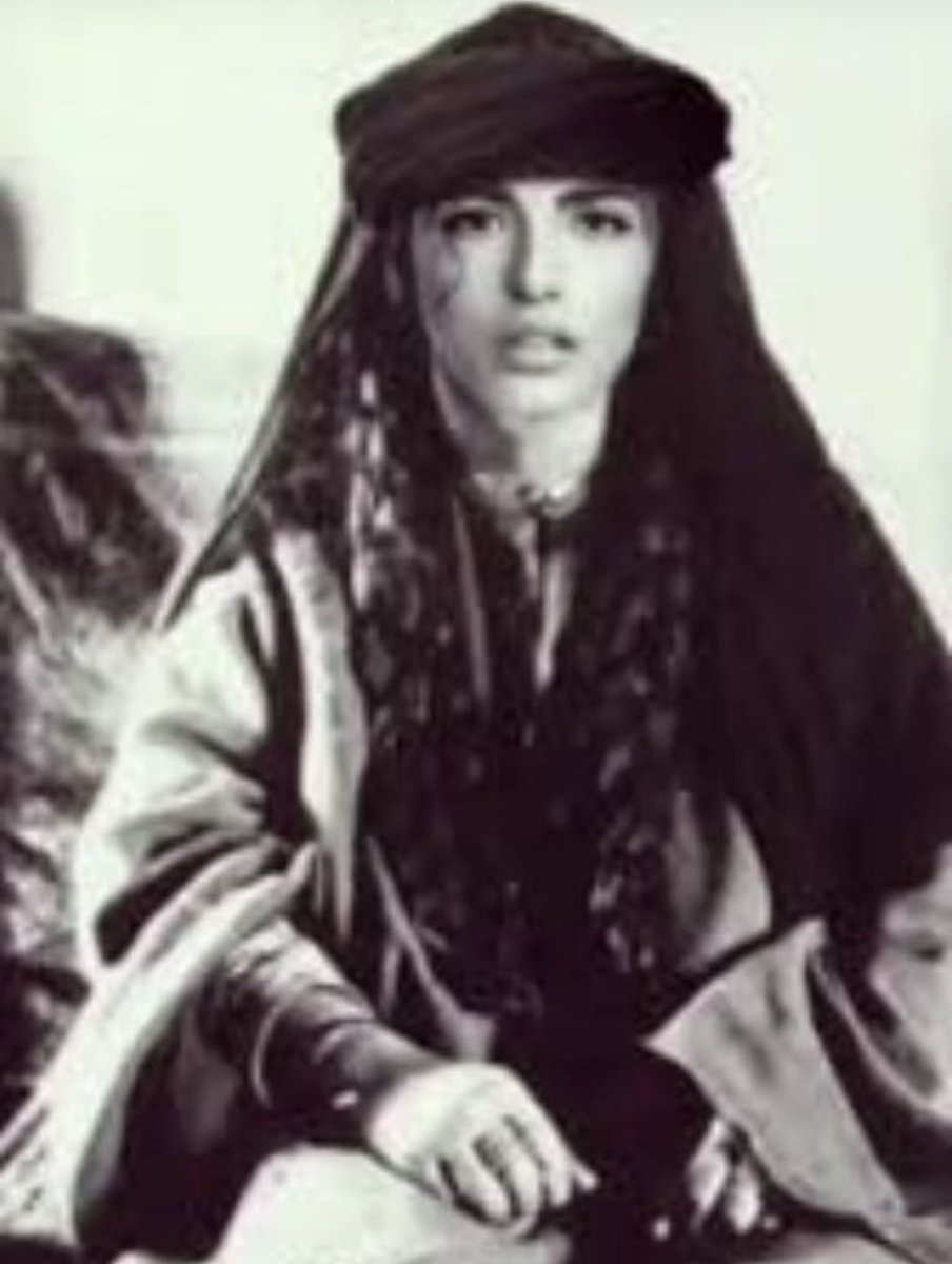 ljlj_op's tweet photo. نساء قبل الصحوه الفكريه التي حعلت من المرأة عوره 
#٢٠٣٠_بلا_نقاب٣ #نطالب_بحظر_نقاب https://t.co/n6iKQsRtix