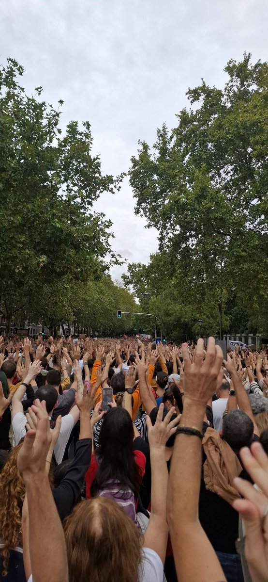 GanemosColmenar's tweet photo. 🏠🔑 Hoy Madrid se ha desbordado completamente por el derecho a la vivienda en una multitudinaria manifestación convocada por @InquilinatoMad https://t.co/J5JxUnpcFb