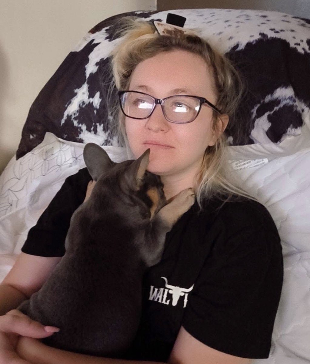 BHanni's tweet photo. Today’s #KUCancerFighter hero is Kaylee Starnes, a 17-year-old from Osceola, MO who has been battling a rare form of brain cancer for the last year.
 
Around time last October, Kaylee received her diagnosis of this aggressively growing form of cancer that starts in the spinal cord. She courageously endured a 12.5 hour surgery where doctors were able to remove 60% of the tumor. Sadly, in time, the tumor grew back 3 times its original size. The cancer has left her paralyzed from the chest down and it’s been a grueling road over the last 12 months for this young lady who previous played softball & volleyball and enjoyed being a cheerleader as well. Her family describes her a bubbly personality who loves life, hanging with friends, her animals and driving her mustang.
 
Kaylee’s got a big birthday coming up in less than two weeks – her 18th – and she’s fighting as hard as ever. Kaylee and her family are determined to not give up. Her mother wants to thank everyone for their support & prayers and is so grateful for all the encouragement they’ve received over the past year. Kaylee, you are such an inspiration. Your determination and resilience in the face of such adversity is as impressive as we’ve ever seen. Jayhawk Nation is behind you and today’s call is for you! 💙❤️