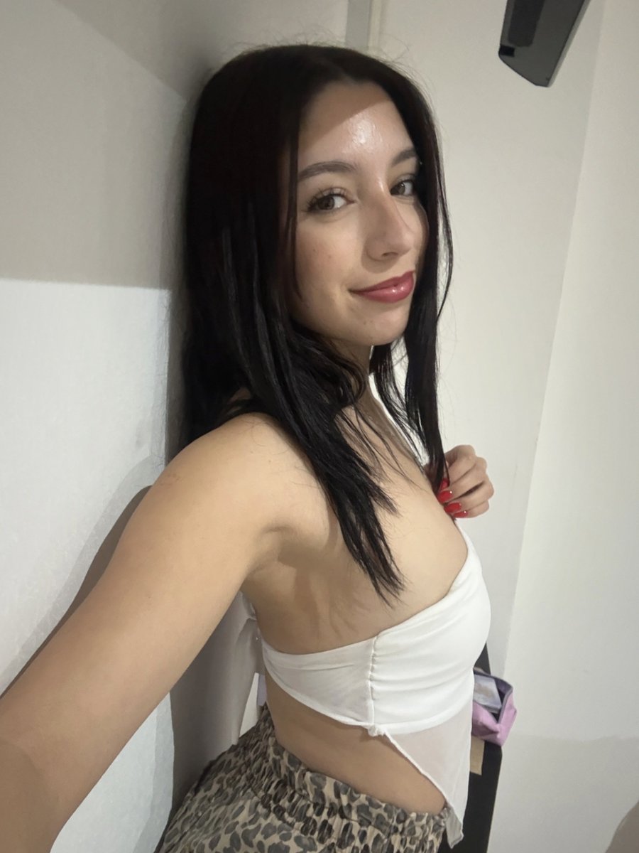 flighttoluna's tweet photo. current mood: feeling adorable ✨ https://t.co/AR5Pzaikp3