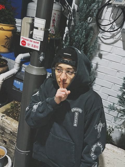 rprohis's tweet photo. @BAHLULagc @haaziqmack Hai gess, gua bonte dibalik mukanya kamal yg kalian kagumi itu. Makasih banyak ya udah mau join di bahlul dan bertahan sampe akhir. Thx juga ya jik. Jujur ngadmin berdua ternyata ada puyeng2nya 🤣 tapi tetep enjoy karna kalian bikin gua semangat. Yuk ah temenan dimari ges ya 🤙🤙 https://t.co/AcWIWaDs16