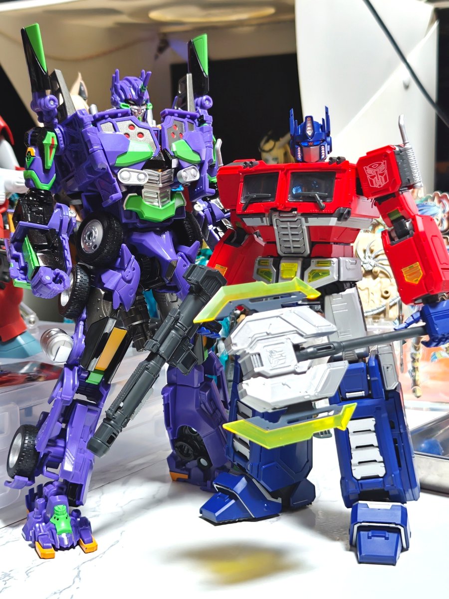 448mo's tweet photo. BLOKEESオプティマスプライムVer.EVOほどほどにデカくて密度があってトランスフォームこそしないもののオモチャ的なギミックもありつつ見た目がいいのでほんといいアイテム
国内展開もあるかもっぽいので楽しみ https://t.co/DaLHWl6ICd