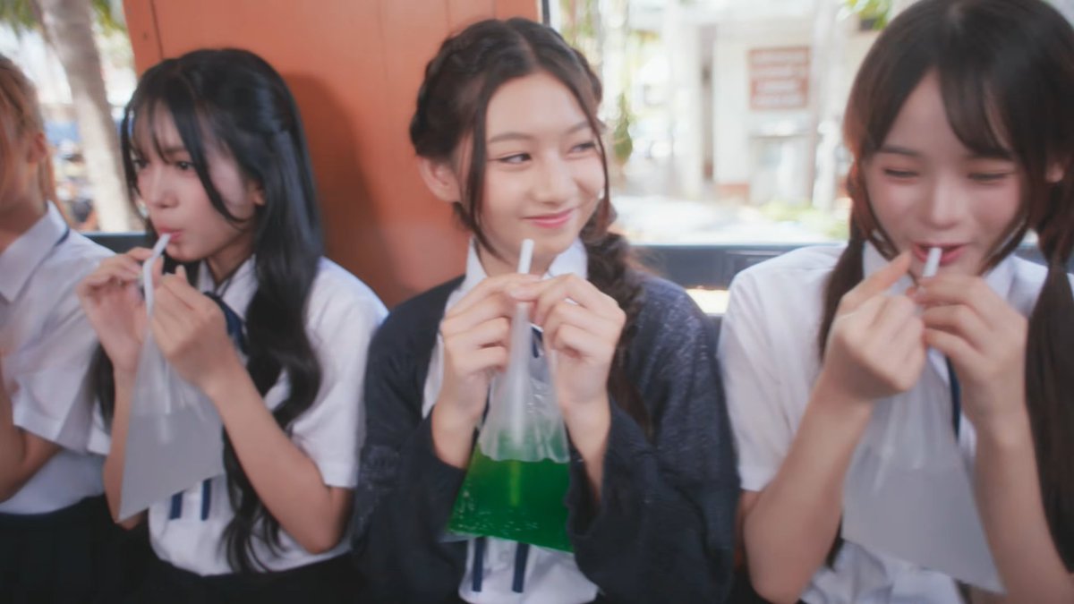 alyadaccha's tweet photo. es cekek /bukan https://t.co/Z0GSNZjAkQ