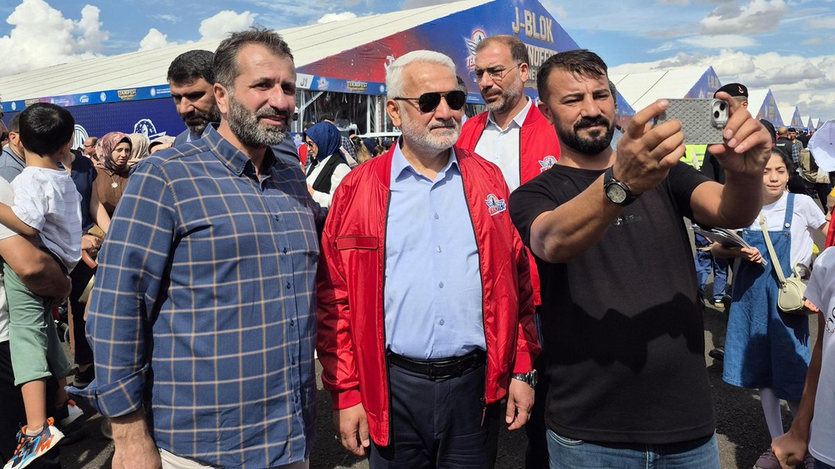 HurDavaPartisi's tweet photo. Genel Başkanımız Sayın Zekeriya Yapıcıoğlu, Şanlıurfa GAP Havalimanı'nda gerçekleştirilen Havacılık, Uzay ve Teknoloji Festivali (TEKNOFEST) Güneydoğu'yu ziyaret etti.

Genel Başkanımız, stantları dolaşarak projeler hakkında bilgi aldı. https://t.co/bEmrAJRyNE