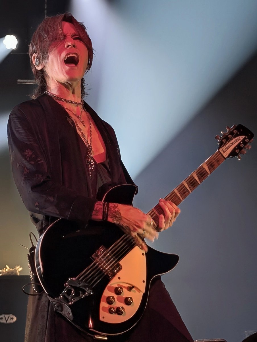 LUNA0929INO's tweet photo. ツアーも終盤だというのにまともに杉様撮れたの初めてかもしれんw
 #LUNAPIC
 #SUGIZO
 #仙台day1 https://t.co/fN8zEytq3T