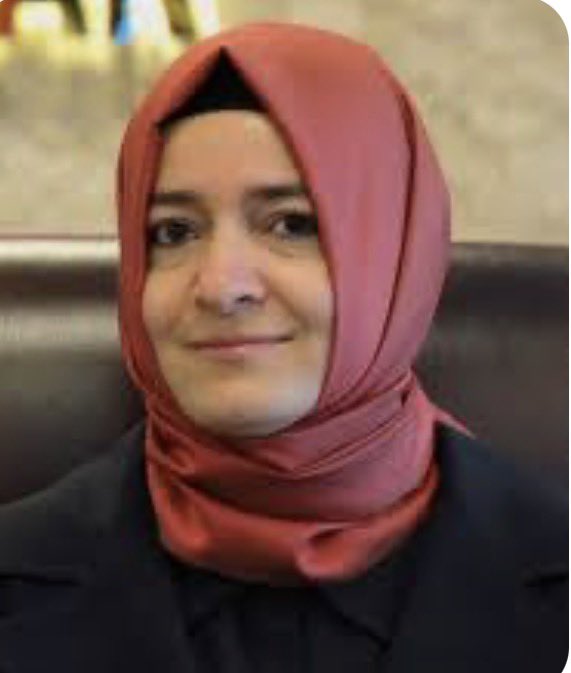 HsnBozkurt's tweet photo. Çok ilginç değil mi? AKP iktidarının, bakanlıkların, kurumların gözleri önünde 455 bin yurttaşın 20 milyar dolar, yani 1 trilyon lira parası çarpılmış, AKP GB yardımcısı bir eski bakan 2,2 milyar lira götürmüş, failler de, sorumlular da isim isim belli, ama her gün kanal kanal dolaşıp her konuda ahkam kesen cübbelisinden sarıklısına, deprem kovalayıcısından Azrail tokatlayıcısına ne kadar laf ebesi varsa lâl olmuş susuyor.
Ne iş? 
#AtatürkteBirleşmeZamanı
#YenidenAtatürkCumhuriyeti
@add_genelmerkez