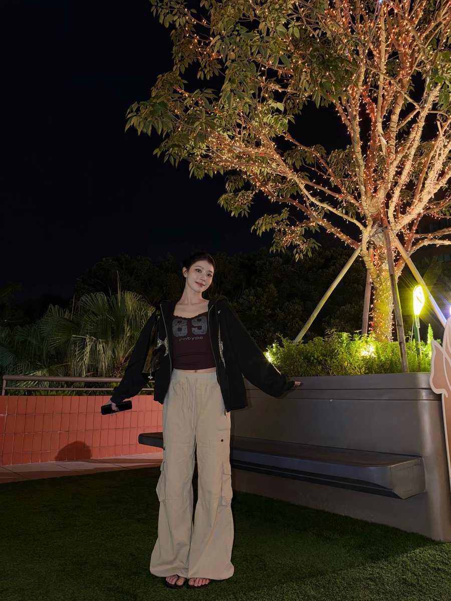 KEP1ERLATAM's tweet photo. 📲 | 261003

Actualización del XIAOTING en Instagram 

➥ 1. Mis momentos de septiembre ✨️
     2. Yo tomando fotos de la luna 🌕
     3. Ambiente festivo

🎵 .clouds • autumn sun

🔗https://t.co/OazeAiIc4p

(+)

#샤오팅 #XIAOTING
#Kep1er #케플러 
© 🐥 | KEP1ER LATAM https://t.co/3c3CZNo3HE