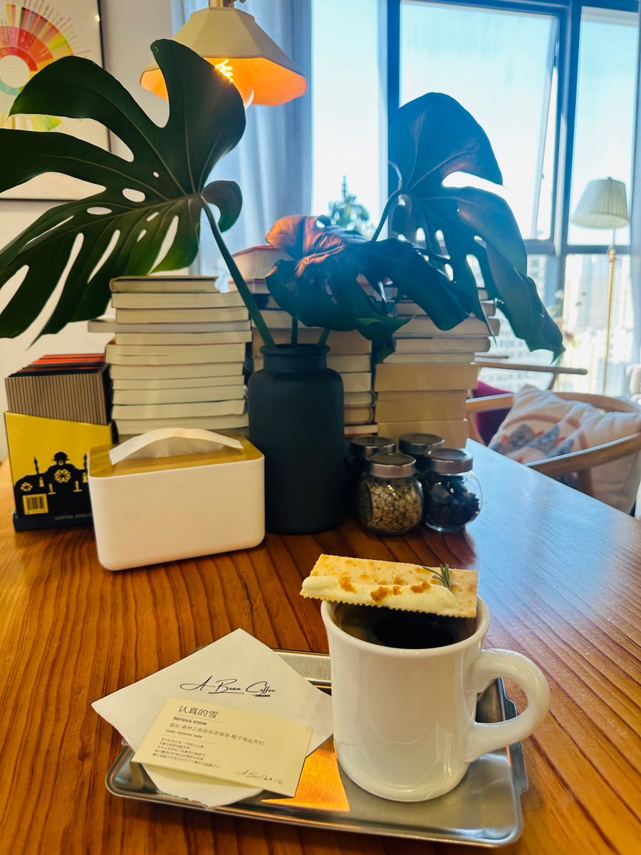 LuciaAngusmkuw's tweet photo. Hoy desayuno un café con leche y unas tostadas de aguacate, rápido y delicioso para empezar el día! https://t.co/u7UbVtBIpS