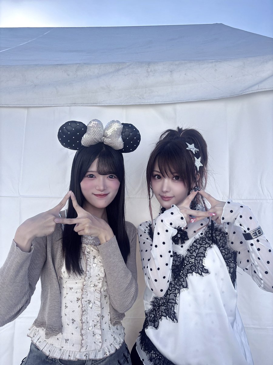 tysn_manaha's tweet photo. #クロフェス2026 ステージ企画 ファッションショー〈ディズニーデートコーデ部門〉で1位をいただきました〜！！嬉しい🐭♡🐭♡

出るまでほんっっとうに不安だったんだけど、始まってみたら、何がなんでも爪痕残すぞ🔥の強がり魂のおかげで頑張れたよー！！！！
その場で見てくれていたり、応援してくれていた方々ありがとうございました！🤍⟡.·

クロちゃんさんと田中れいなさんともお写真とっていただきました！一生の宝物にします😭😭

これを機に少しでも強がりセンセーションを知ってもらえていたら嬉しい！強センの諸星まなはだよ✌🏻ぜひ覚えてね✌🏻