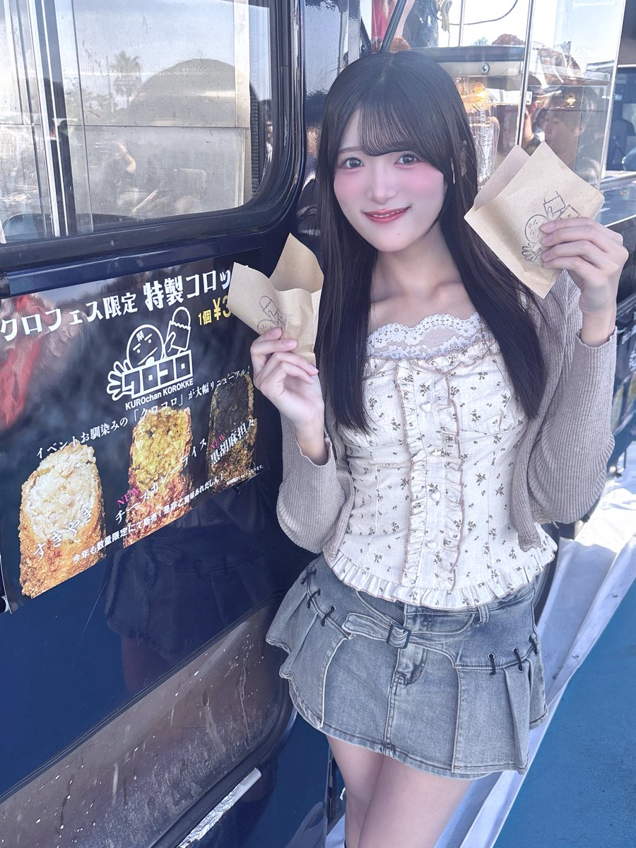 tysn_manaha's tweet photo. #クロフェス2026 ステージ企画 ファッションショー〈ディズニーデートコーデ部門〉で1位をいただきました〜！！嬉しい🐭♡🐭♡

出るまでほんっっとうに不安だったんだけど、始まってみたら、何がなんでも爪痕残すぞ🔥の強がり魂のおかげで頑張れたよー！！！！
その場で見てくれていたり、応援してくれていた方々ありがとうございました！🤍⟡.·

クロちゃんさんと田中れいなさんともお写真とっていただきました！一生の宝物にします😭😭

これを機に少しでも強がりセンセーションを知ってもらえていたら嬉しい！強センの諸星まなはだよ✌🏻ぜひ覚えてね✌🏻