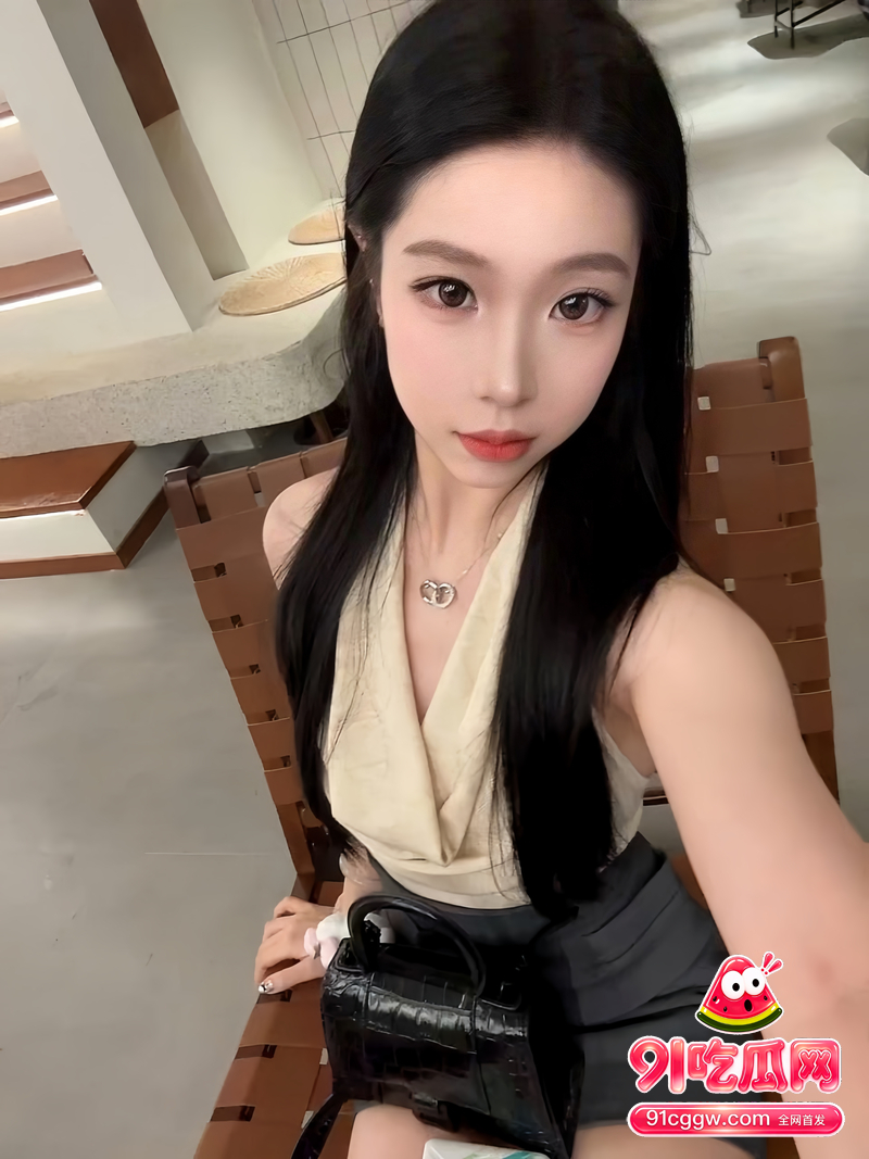 nishad1981's tweet photo. 贵州御姐脸很顶、胸平一点，口交伸舌头盯镜头，丝袜后入无套抽插，叫床软、高潮脸黑，调教感拉满，反差比胸型更杀。 https://t.co/w8A4EutJU9