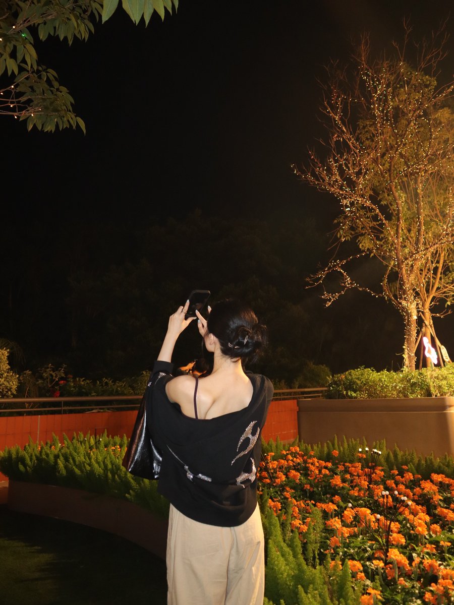 KEP1ERLATAM's tweet photo. 📲 | 261003

Actualización del XIAOTING en Instagram 

➥ 1. Mis momentos de septiembre ✨️
     2. Yo tomando fotos de la luna 🌕
     3. Ambiente festivo

🎵 .clouds • autumn sun

🔗https://t.co/OazeAiIc4p

(+)

#샤오팅 #XIAOTING
#Kep1er #케플러 
© 🐥 | KEP1ER LATAM https://t.co/3c3CZNo3HE