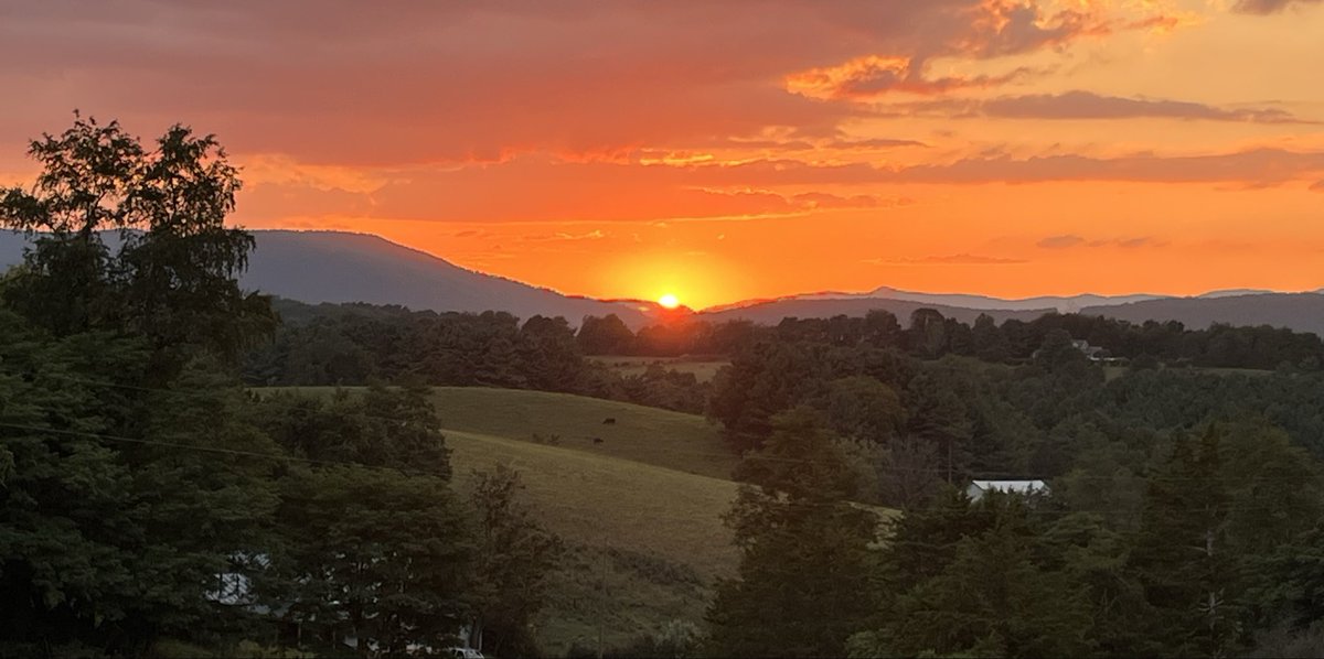 MarkWeaver93's tweet photo. @GetOnTap If people wonder what draws us to these mountains, they will find their answer while sipping bourbon on my brother’s porch. https://t.co/fOK5IxCzE4