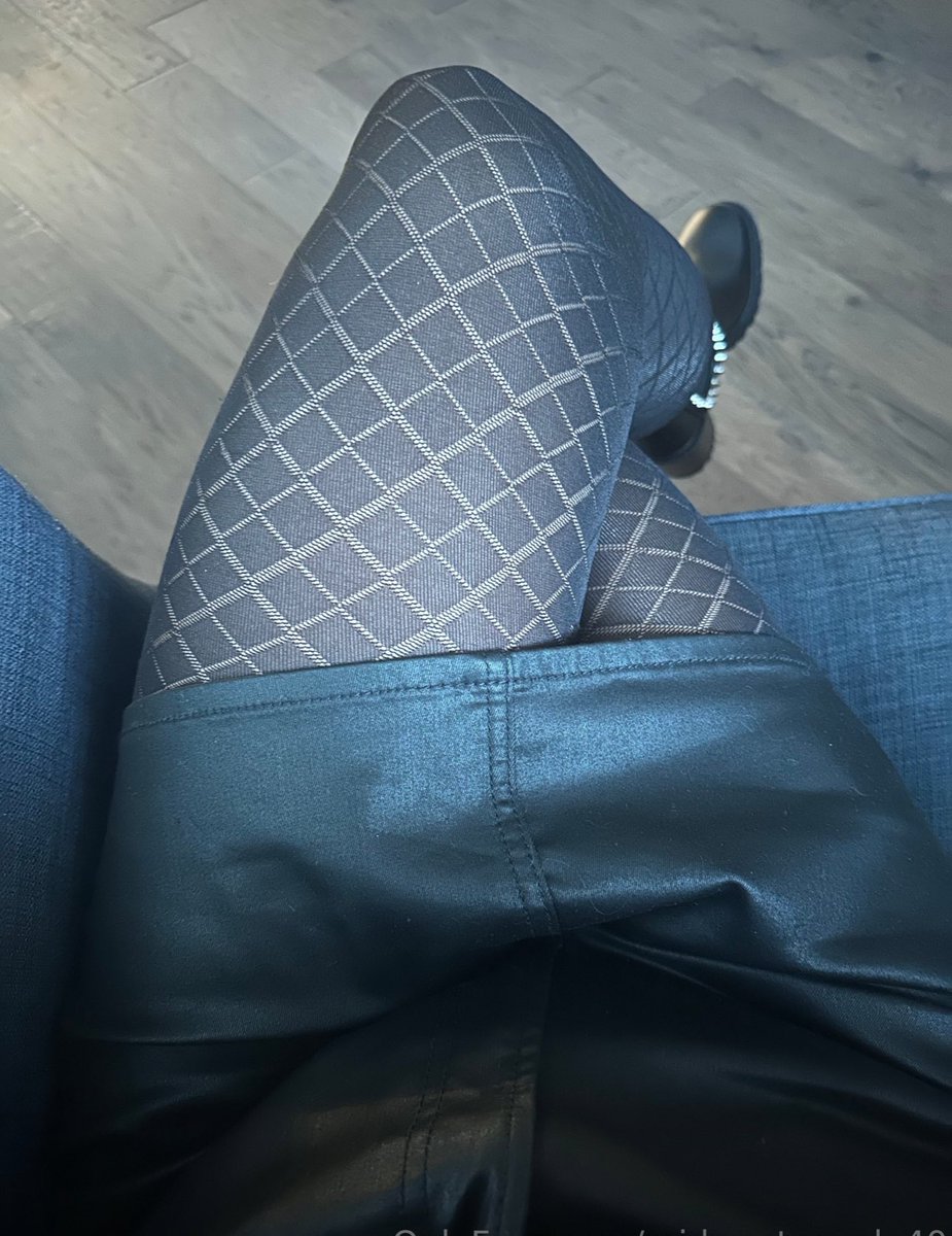 midwestcouple40's tweet photo. These are still my favorite tights. Love fall fashion. Give me a tight leather skirt with my louboutin booties! Yes please. Would I catch your eye at the restaurant?! #fall #Boots #Leather #Skirt https://t.co/SAyuH1plUq