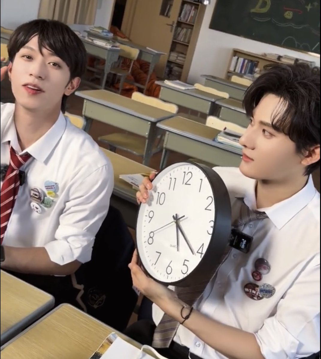 0Manisi5's tweet photo. #JiangLi #JiangHeng #LiPeiEn 
#OceanJiang #SeekyLi

It’s so beautiful to see how loving and harmonious you are together. You share such a special bond may this happiness stay with you for many years to come 🩶♥️🩵 https://t.co/r8NrlmU0Iq