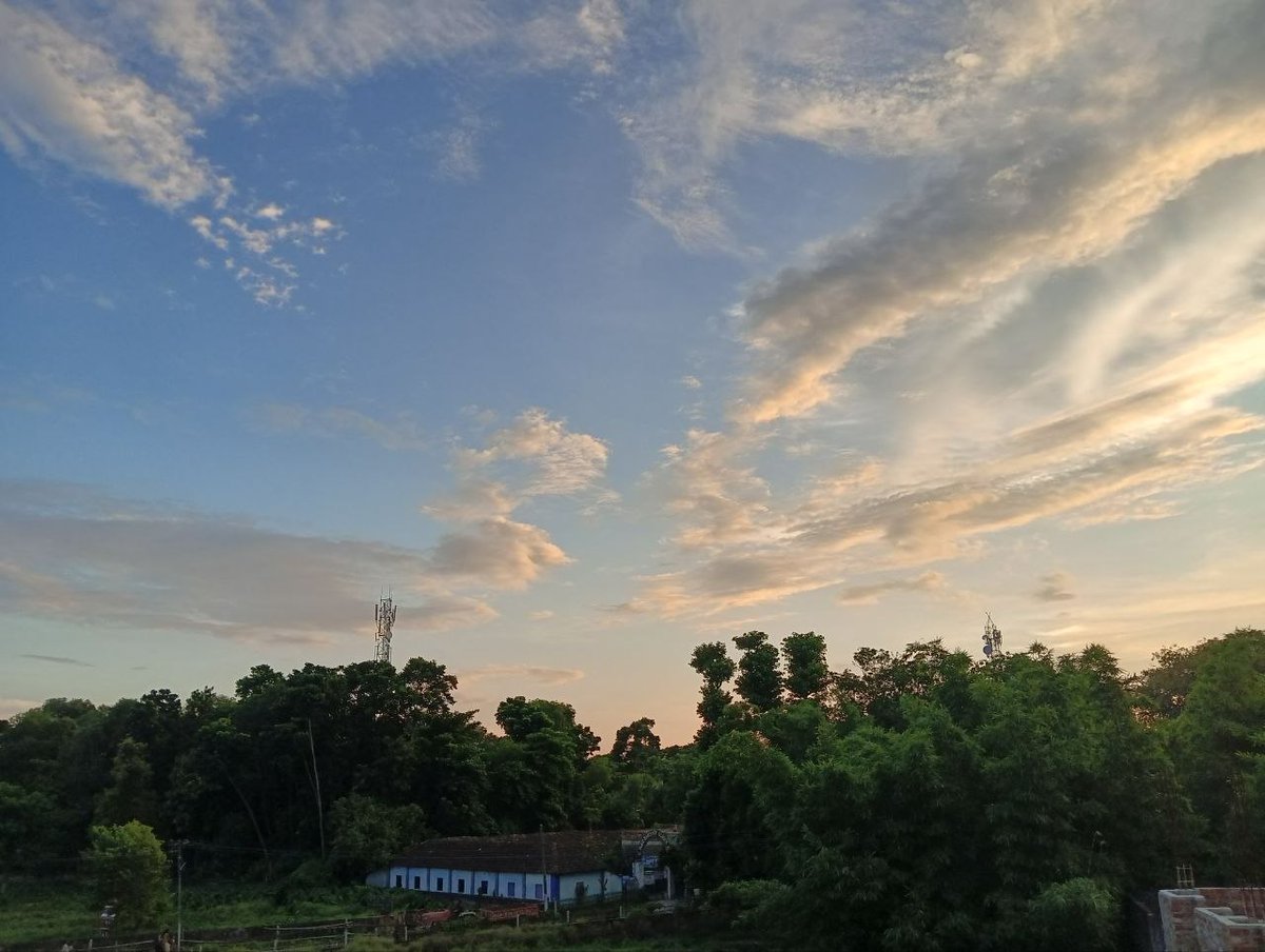 tulsipuram_view's tweet photo. @Emilyan34 Can't say which one is most beautiful 
( Btw I have whole gallery of such photos ) https://t.co/wWcTL8wUAP
