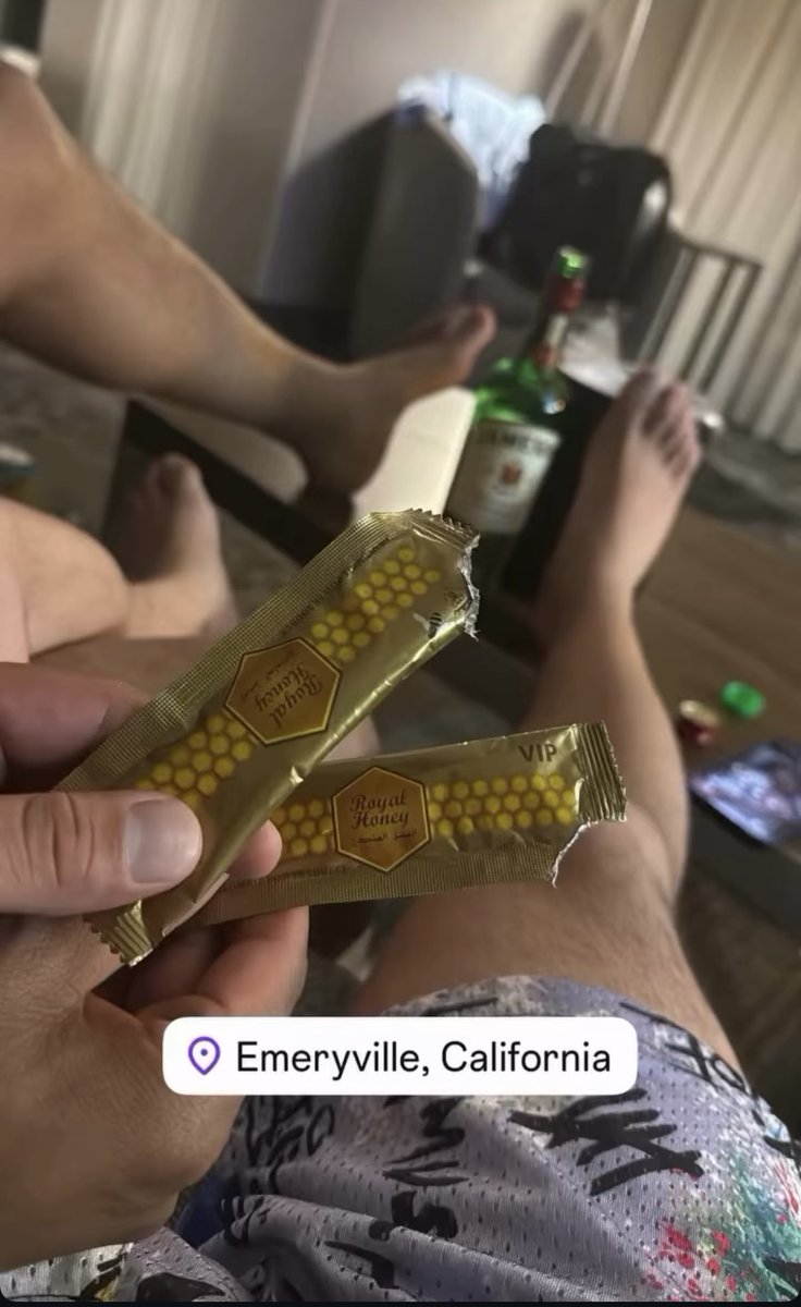 Pharaoh2Fresh's tweet photo. The honey pack/whisky combo is dangerous! 🍯🥃😈🔥
@Robby2Fresh https://t.co/eBxHBnV1h5