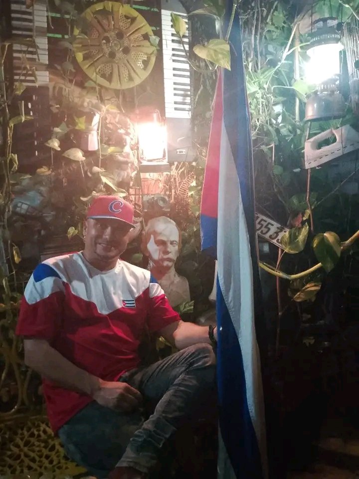 Roilancu1's tweet photo. Recorremos ahora el Barrio "El Fanguito".
Hay tanta gente buena en nuestros barrios, en los solares, en los pasillos.
La cubanía más profunda habita en esos lugares.
Gracias, uno se siente como en el lugar en que se nace. 
Aquí vive #Cuba.
#PlazaEnElCorazón 
#CubaVencerá https://t.co/BEBgvSeBKf