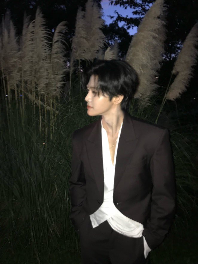 eventhoally's tweet photo. GUE KETIKA GUE SADAR KALO GUE ADALAH MAKHLUK TUHAN YANG PALING SEKSI DAN INDAH (GUE POST SEMUA FOTO GUE) = https://t.co/aaaGqfNO7N