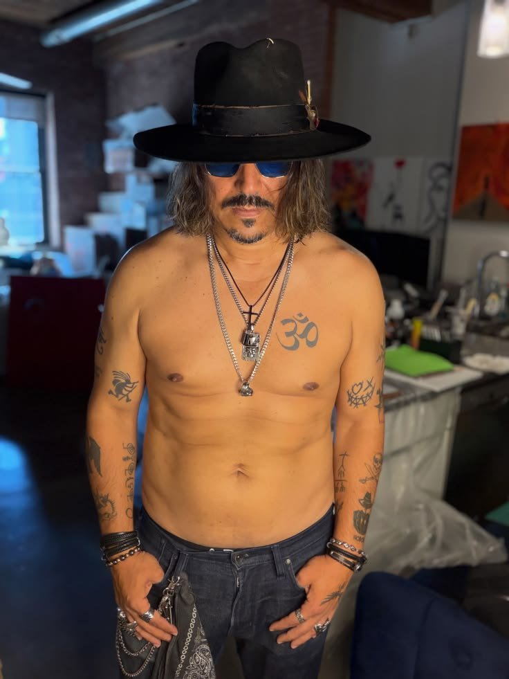 JohnnyDeppjncu's tweet photo. @AdryCienta Love you 😍 💋 https://t.co/Ys8RZA3xbq