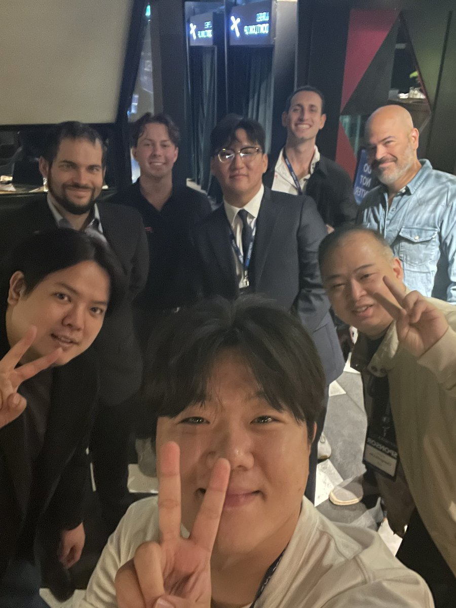 Neo_visioneer's tweet photo. Handsome people from @FlareNetworks and @wellbianlabs 

Glad to meet you at @XRPSEOUL 

See you around
#wellbian #flare #xrpl https://t.co/EuKadF58gs