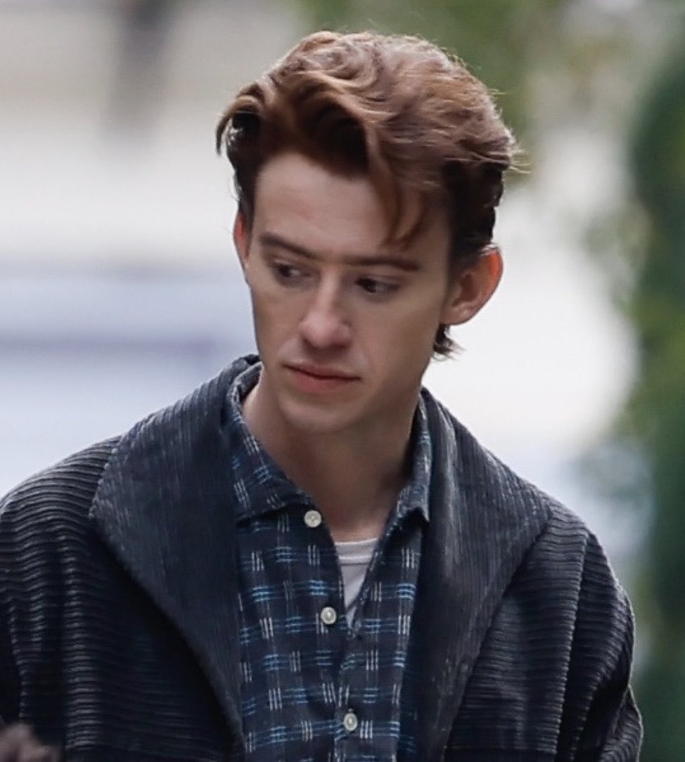 vampgeorge's tweet photo. joe actually looks pretty good for the era he’s portraying, paul on the other hand … https://t.co/zkLpbaUGo4