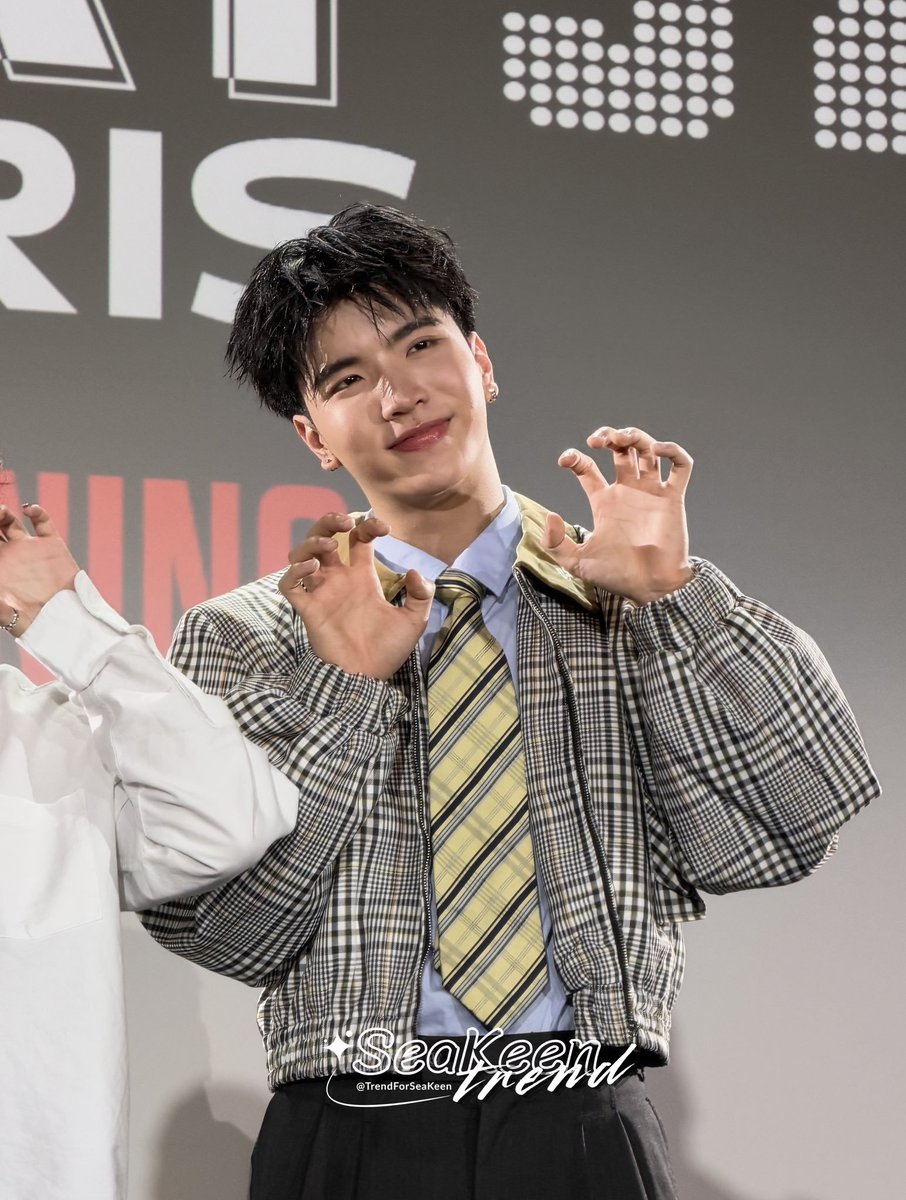 milkpeun's tweet photo. seadech: i have to think about what i like about him today. i like his hairstyle 🥰 https://t.co/21nUTBeGDf