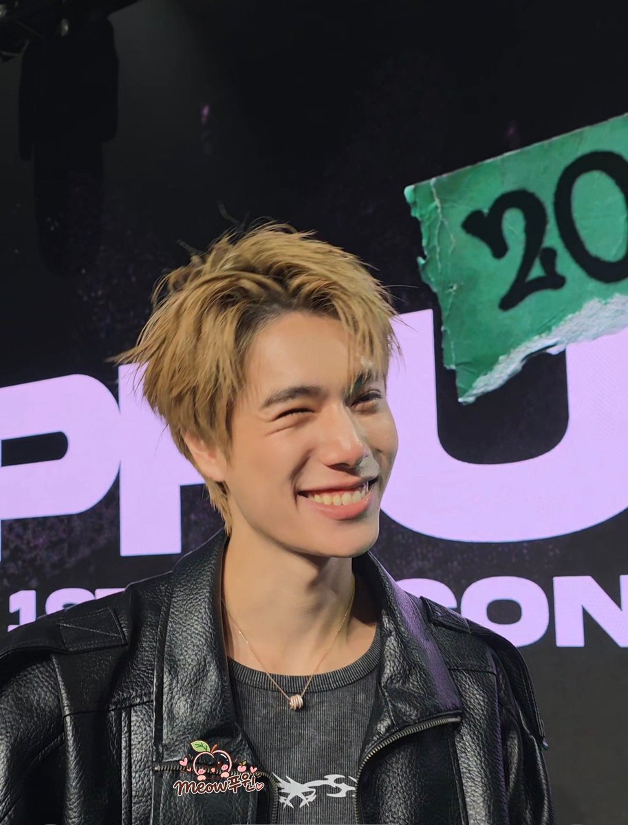 Chanb29az's tweet photo. ဟာအေ ဘလိုတွေကြူးရပမလဲ 

PHUWIN 1ST FANCON IDN

#2026Phuwin1stFanconinIndonesia https://t.co/zunuSGpFw5