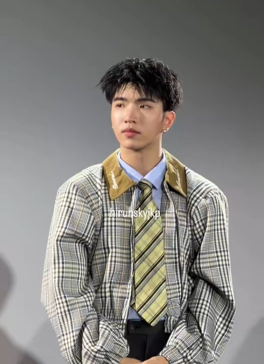 milkpeun's tweet photo. seadech: i have to think about what i like about him today. i like his hairstyle 🥰 https://t.co/21nUTBeGDf