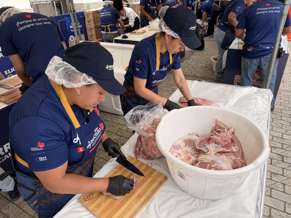 RegTerZ1NMixco's tweet photo. Algo #GRANDE se está #cocinando 🔥

Literalmente.

EL #ARROZ MÁS GRANDE VIENE EN #CAMINO 🥘
La Paella - 03 de Octubre | 10:00 AM
#500añosmixco https://t.co/0gJooljrLa