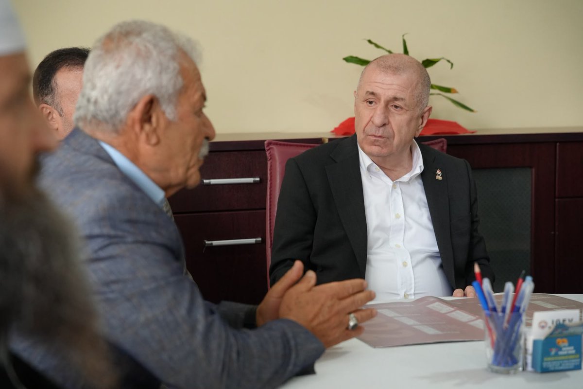 zaferpartisi's tweet photo. Genel Başkanımız Prof. Dr. Ümit Özdağ, Divan üyelerimiz, Hatay İl Başkanımız Serhat Tabanca ve İskenderun İlçe Başkanımız Deniz Kaya ile birlikte Alevi Kültürünü Araştırma Derneği (AKAD) Başkanı Sayın Nihat Yenmiş’i ziyaret etti.

Ziyarette derneğin çalışmaları, Alevi toplumunun karşılaştığı sorunlar ve ülke gündemine ilişkin değerlendirmelerde bulunuldu.

Nazik ev sahiplikleri için Alevi Kültürünü Araştırma Derneği Başkanı Sayın Nihat Yenmiş’e ve yönetimine teşekkür ederiz.