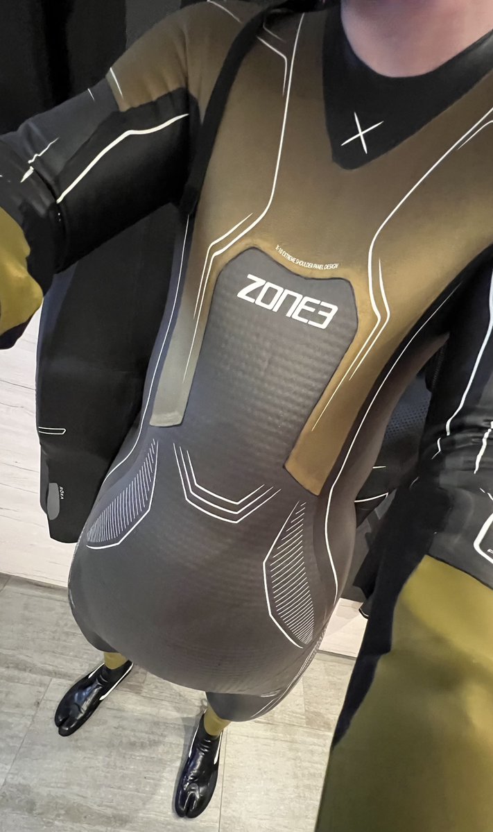 AB1442498's tweet photo. Two high-end Neos on top of each other. 
Orca Alpha and Zone3 Vanquish X Gold as outer layers.
In between, an inflatable latex pair of Bermuda shorts.
Vans Surf Boots, 3 mm.
All hermetically sealed. No slack.
Pumped up mercilessly to the max.  #wetsuitfetish #latex #wetsuit https://t.co/UvGJ7PeVoZ