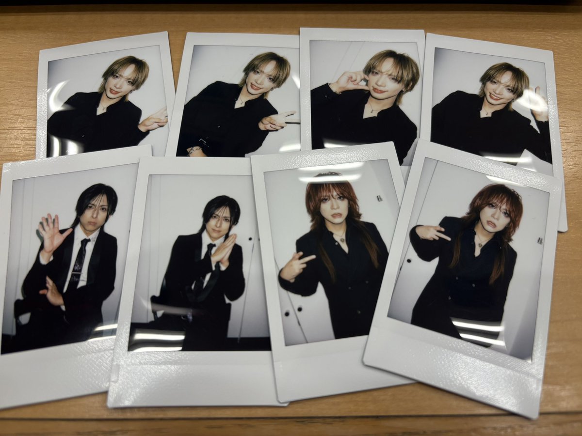 wtpglkel's tweet photo. FEST VAINQUEUR チェキ
10/3 ライカ大阪

譲：HALさん、HIROさん、I'LLさん
求：GAKUさん、定価(＋送料)

交換、お譲りに優劣ありません。リプライ、DMよりお声がけください🙇‍♂️ https://t.co/aZ6H6bdOIu