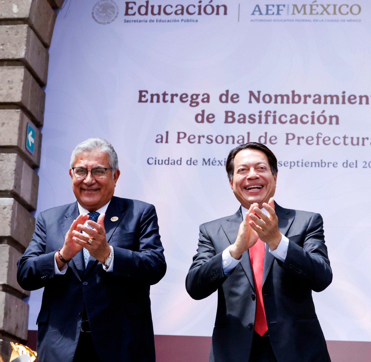 SnteNacional's tweet photo. 🔶El #SNTE, dirigido por el Mtro. @AlfonsoCepedaMx, expresa su más amplio reconocimiento a la @SEP_mx, la noble institución del Estado mexicano, que a lo largo de 105 años ha garantizado el derecho a la educación de los mexicanos. ¡Enhorabuena!👏👏👏
@mario_delgado https://t.co/h2LACc1NuU