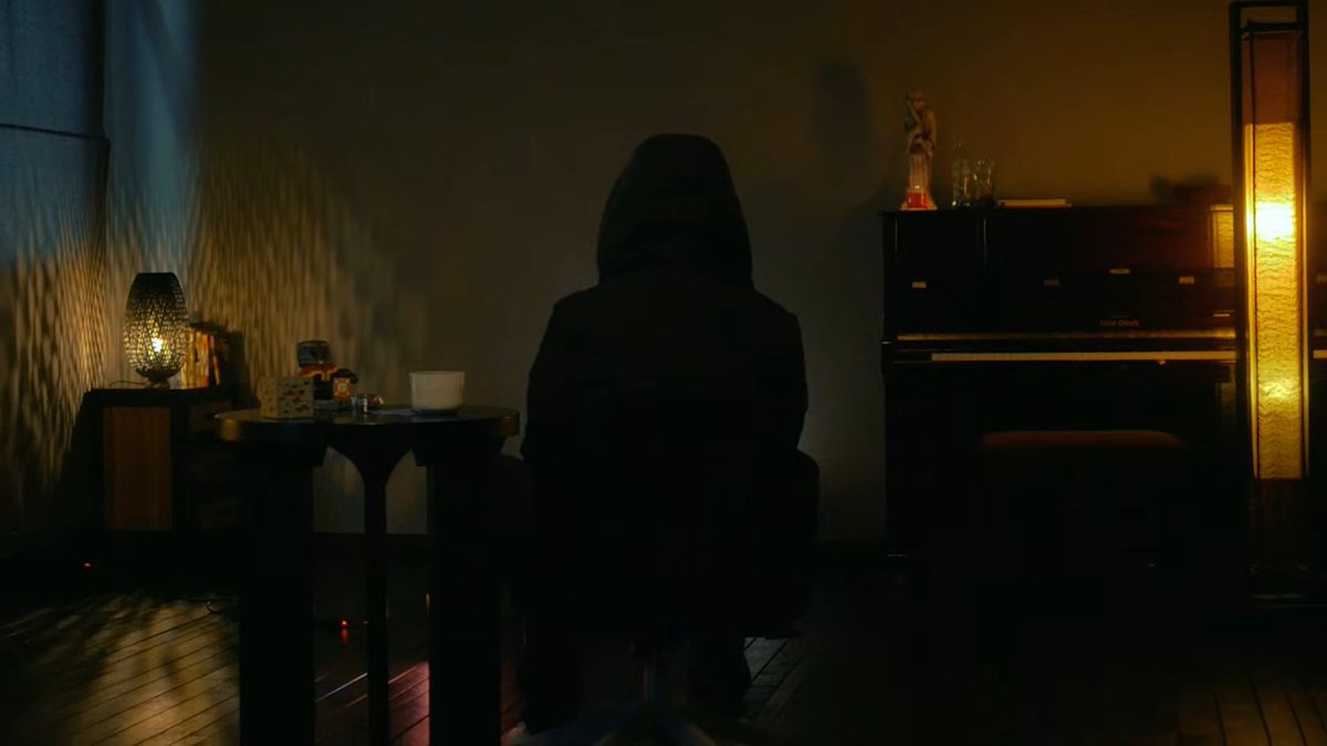 ElRichMCFandom's tweet photo. En los últimos teasers hemos visto a Rich de espaldas...

Así le vimos en el E3 2020. Aquella conferencia se inspiraba en Xbox y el Rich Direct en Nintendo.

¿Y si ⛓️ #PressurePrison ⛓️ fuese un State of Play? Esto reforzaría la idea de la presión que mantiene a Rich encadenado. https://t.co/mtm51XWWjc