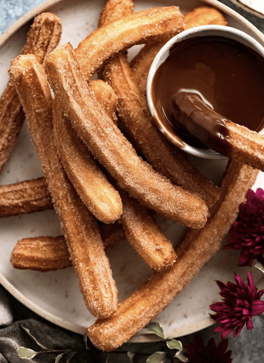 Malissacloyoif's tweet photo. Hoy probé churros recién hechos con chocolate caliente, el sabor que alegra el día de cualquier persona! https://t.co/0YjfU428oL
