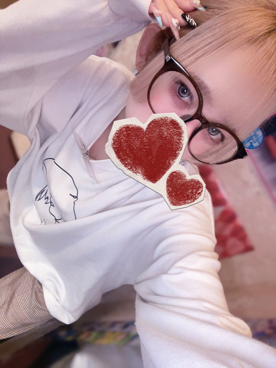 aki_mofru's tweet photo. ログインしてます！
23-5、みんとちゃんとご一緒です✨🥳
本日はだる着スタイルです、最近のあきちゃんに比べ温度差はあるかもですが、たまにはこういう私もいいでしょう？😉
ぜひ見に来てくださいね〜！！🫶🏻
 #アニソンバーもふる #もふる北天神 
 #コンカフェ福岡 #コンカフェ嬢 https://t.co/0pU7fWiBUs