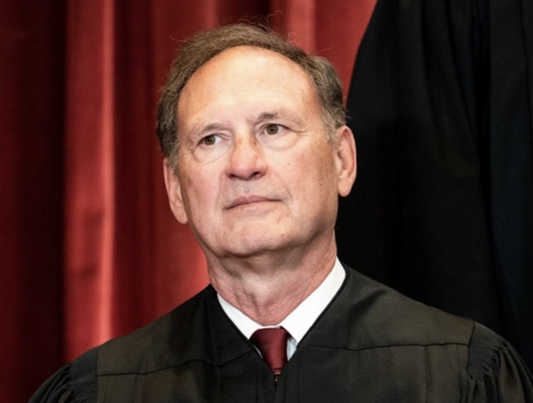 SteveSchmidtSES's tweet photo. Private jets. Luxury vacations. Ethical scandals.

Thomas, Alito and Roberts demand respect while the Supreme Court’s credibility crumbles.

Steve on the Court’s crisis of accountability.

Read it here: https://t.co/8zouMsuJES https://t.co/TCsQR5aUrM