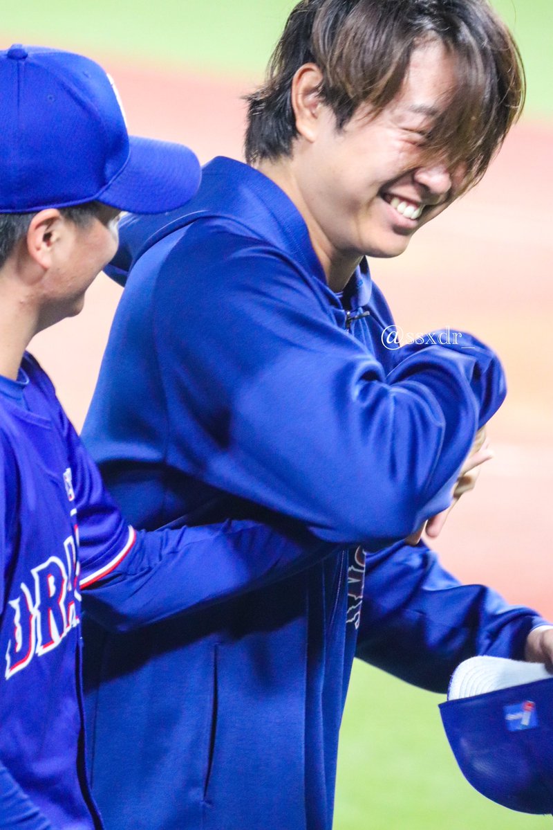 ssxdr_'s tweet photo. ずっとキャッキャしてるからなにしてんのと思ったらめっちゃ手繋いでて笑った https://t.co/1pjjnRl4uc