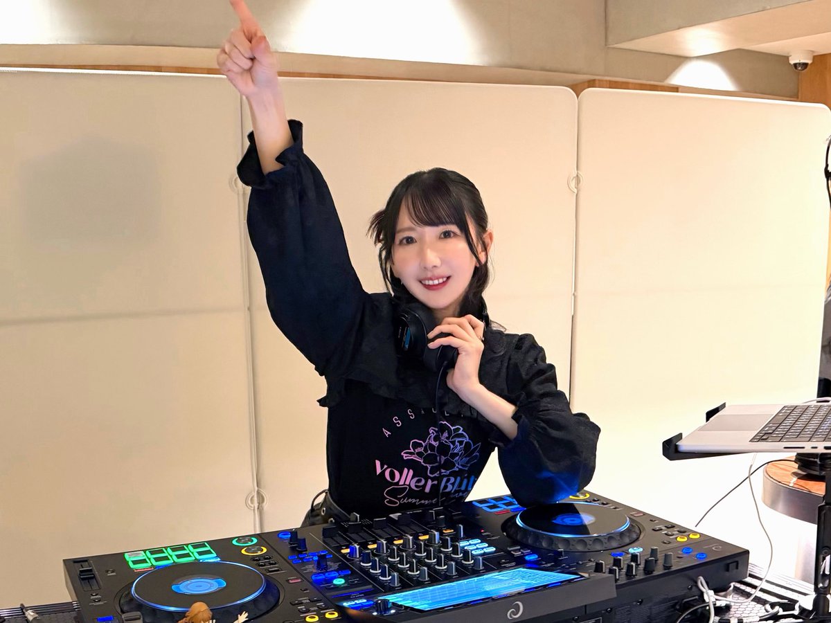 saya_paca's tweet photo. #湯上がりリリィのぽかぽかたいむ 来てくれてありがとー！
DJを回し、歌って踊って、酒を飲み、おりみさんへラブを捧げ、たかなほへの愛をしみじみ感じ…
やりたい放題のプレミアムなイベントでした🕺笑

明日は箱根なんだけど、絶対寒いから私も今回のリリィパーカー着る…！おそろいだ💓 https://t.co/SmHrkuZLAY